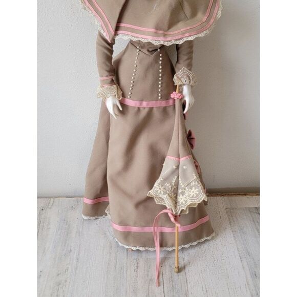 Franklin heirloom day at the race Gabriella porcelain doll collectible - Picture 3 of 16